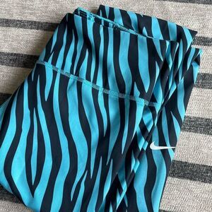Womens Nike tights. Chlorine blue/black. Medium.